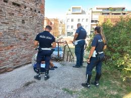 Alcool e bivacchi, ecco le prime multe