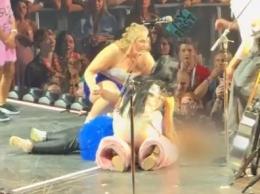 Katy Perry e il tour delle emozioni: tra incidenti e incontri memorabili