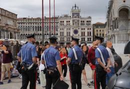 Derubavano i turisti, arrestati dai Carabinieri