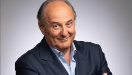Gerry Scotti compie 69 anni: una vita tra tv, politica e successi senza tempo