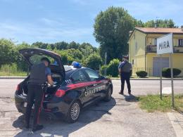 Sequestra l’ex compagna con i figli: 37enne arrestato
