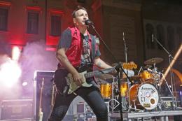 La piazza canta al ritmo Ostetrika
