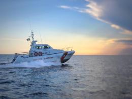 Comandante del catamarano muore, turisti alla deriva