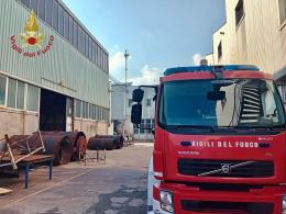Operaio travolto da un cilindro metallico di 8 quintali