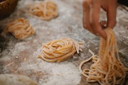 Nel piatto la solidarietà: il dono del pastificio Artusi