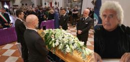 Una folla per l'ultimo saluto a Beppe, esempio di impegno