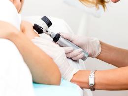 Stretta sulla prevenzione dermatologica: è polemica