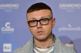 Lazza rimborsa un fan: 200 euro per una multa presa a San Siro