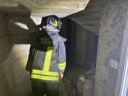 Paura in una palazzina, fuoco nel vano scale