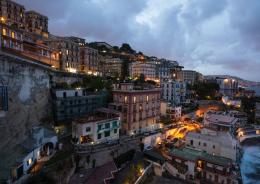"Vietare di andare in giro da soli fino alle 6"
