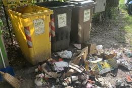 Fiamme e caos, parco vandalizzato nella notte