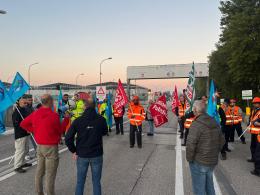 Cantiere Eco Ricicla: i lavoratori scendono in piazza