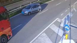 Folle contromano, camionista risolve tutto