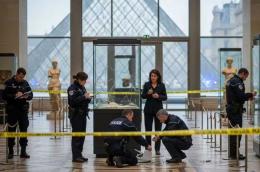 Rapina al Louvre in pieno giorno