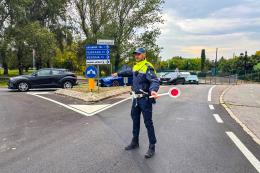 Betoniera perde cemento, traffico in tilt
