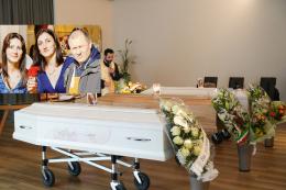 In tanti all'addio alla famiglia uccisa dal gas