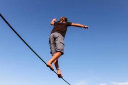 In equilibrio a 150 metri: arrivano i carabinieri