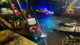 Barca da trasporto affonda nel canale