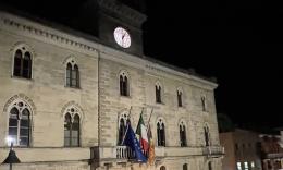 La torre dell’orologio torna a brillare