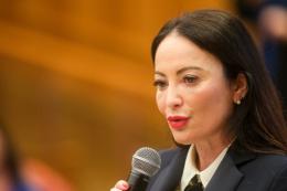 Orfani di femminicidio, il Parlamento cambia approccio