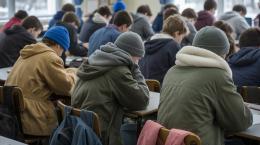 Scuola vandalizzata, si fa lezione al freddo