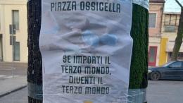 Spuntano i manifesti anti stranieri