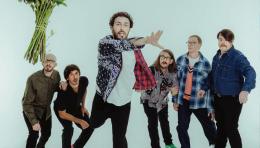 I Pinguini Tattici Nucleari annunciano una pausa dopo il tour: «Vogliamo tornare con musica più matura»