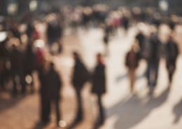 Industria in affanno, famiglie più povere
