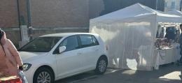 Ignorano i divieti, mercatini bloccati