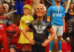 Giorgio Armani vip del presepe 2025
