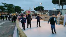 Lo "stadio del ghiaccio" scalda la piazza
