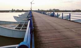 Ponti di barche, parte la pulizia