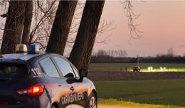 Orrore tra i campi, trovato un giovane morto