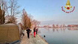 Capodanno tragico, 22enne muore cadendo nel lago