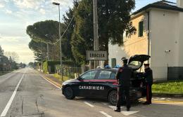 Sospetto via vai di persone: 24enne denunciato per spaccio dopo una perquisizione
