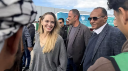 Angelina Jolie  in visita al confine di Gaza
