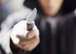 Multe ai genitori e stop ai coltelli