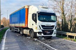 Schianto e paura sul cavalcavia