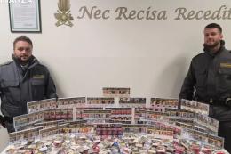 Ruba 500 pacchetti di sigarette