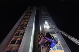 Incendio al grattacielo di Ferrara, paura nella notte