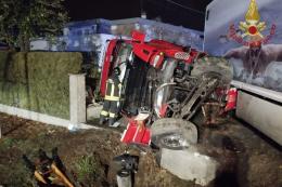 Terrificante incidente, conducente estratto dalle lamiere