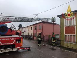 A fuoco la canna fumaria, paura in una casa 