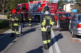 Frontale, un ferito e traffico in tilt