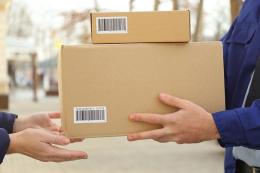 Rimprovera il corriere: anziano malato pestato