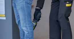 Metal detector a scuola, via libera del governo
