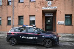 Con una pietra contro l'auto, denunciato