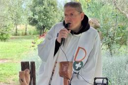 Parroco lascia i voti, "per amore"