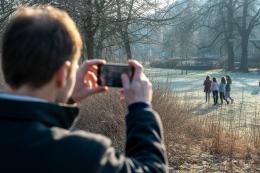 "Uno sconosciuto filma le ragazzine"