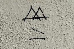 Misteriosi segni sui muri, &egrave; allarme ladri