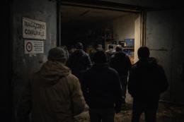 Vandali in piscina e furto in Comune